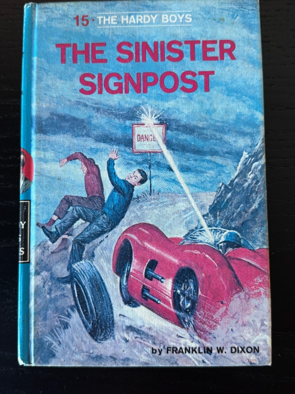 Vintage Hardy Boys #15 SINISTER SIGNPOST Classic Mystery Youth Fiction 1968